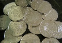 Lupič si z rodinného domu odnesl trezor se stříbrnými mincemi