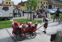 V centru Mníšku pod Brdy zlevnilo parkování