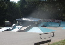 Příbram se pokusí prodat staré překážky ze skateparku