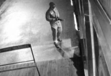 Policie pátrá po ozbrojeném lupiči, který přepadl příbramský Tipsport bar