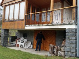 Chatařská sezona končí. Policie upozorňuje na riziko vloupání do rekreačních objektů