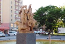 Sousoší na náměstí 17. listopadu terčem vandalů