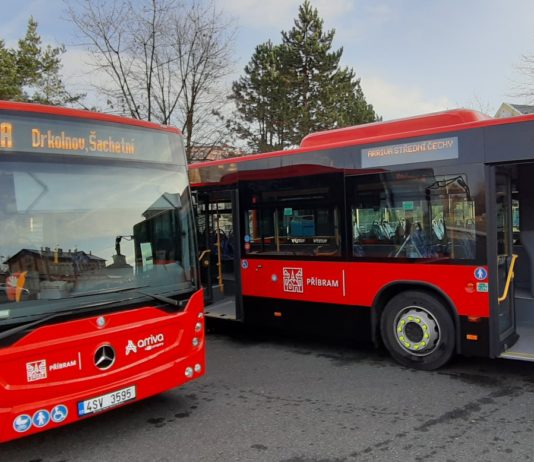 Stačí občanka, nebo je průkazka nutná? Příbram řeší jednodušší cestování seniorů MHD