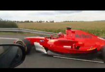 Policie odhalila totožnost řidiče formule na dálnici