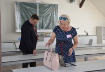 Město reklamuje okna na ZŠ 28. října, dodavatel je ale v konkurzu