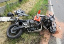 Střet nákladního auta a motorky u Nového Knína