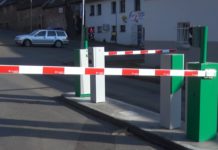 Parkoviště na Dvořákově nábřeží bude mít závoru