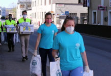 Roušky budou od středy v širší míře povinné i venku