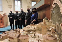 Betlém od příbramských vězňů zdobí hlavní sál Senátu ČR