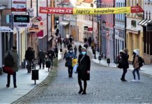 Obchodníci v Pražské ulici jsou připraveni na otevření svých obchodů