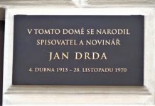 Spisovatel a novinář Jan Drda má pamětní desku na rodném domě