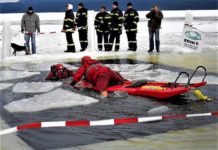 Na ledu hrozí propadnutí, varují hasiči