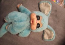 Zloděj se zřejmě připravuje už na Vánoce a zřejmě ujíždí i na retru