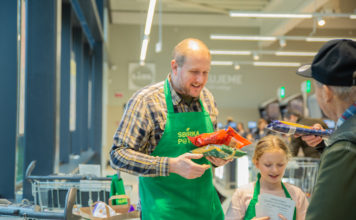 Sbírka potravin opět pomůže potřebným. V Příbrami se do ní zapojí i Jana Puklová Havelková ze spolku Radost Příbramáčkům