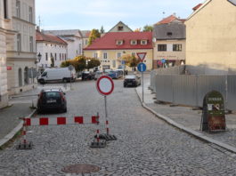 Uzavírka zasáhne historické centrum Příbrami. Václavské náměstí čekají výkopové práce