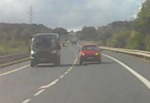 Policie hledá řidiče, který ohrozil jiného motoristu riskantním předjížděním