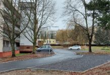 Stavba parkovacích míst v ulici Gen. Kholla bude pokračovat na jaře