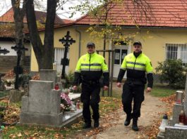 Dušičky přivedou na hřbitovy tisíce lidí. Policie varuje před zloději i nástrahami na silnicích
