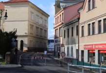 Objížďka za „spadlou spořitelnu“ vyšla město na 640 tisíc