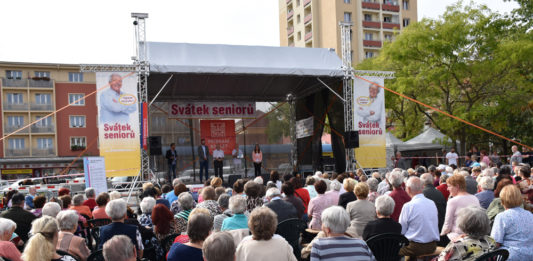 Den seniorů nabídne na náměstí hudbu, zdravotní služby i doprovodný program