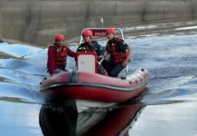 Příbramští hasiči mají nový motor pro svůj člun