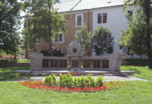 Po dvou letech se vrátí socha do Arnoštových sadů