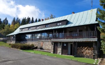 Šumava bez davů: Objevte kouzlo jara a podzimu na chatě Granit