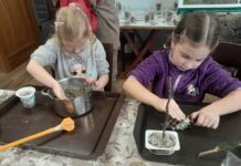 Úspěšná premiéra tvořivých dílen Vojenských lesů v Obecnici přilákala desítky nadšených účastníků