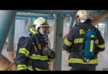 Hasiči nacvičovali zásah na vrcholu betonových sil v Milíně