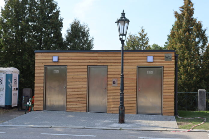 WC Dvořákovo nábřeží
