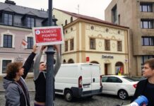 Příběhy politických vězňů, výstava i procházka okolím lágru připomenou 35. výročí svobody