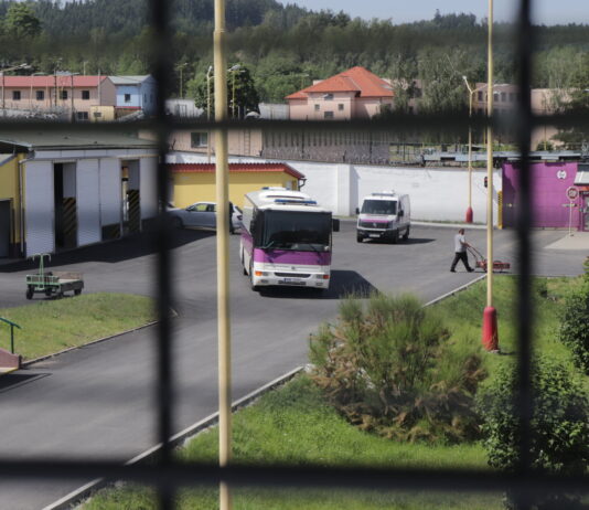 Příbram zapojí vězně do údržby města. Zároveň půl roku se bude do věznice jezdit objížďkou