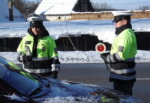 Policie kontrolovala, jak se řidiči věnují řízení