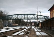 Lávka u příbramského nádraží dosluhuje: Oprava se blíží, ale přinese komplikace