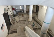 Rekonstrukce malé scény se přehoupla do druhé poloviny, práce prodraží skryté problémy