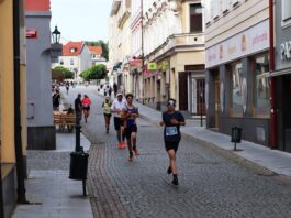 Příbramský půlmaraton se vrací do ulic města. V neděli omezí také autobusovou dopravu