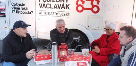 Cynikův podcast: Jiří Kubík a manželé Šlehoferovi o volbách, Republice Příbram i o tom, jak se projekt trefil do reality