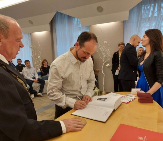 Tiše zachraňují životy. Teď se jim Příbram odměnila