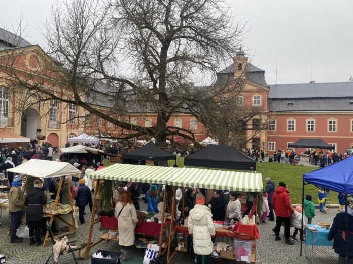 Dobříš zámek vánoční trh (1)