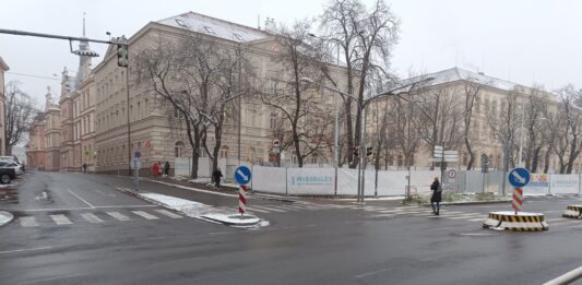 Stavba v Jiráskových sadech uzavře vjezd do ulice Gen. R. Tesaříka