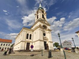 Oprava chodníku u kostela sv. Vojtěcha začne už příští týden