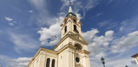 Oprava chodníku u kostela sv. Vojtěcha začne už příští týden