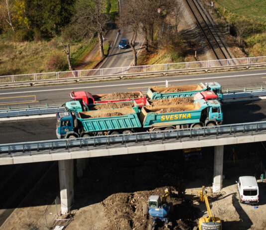 Most na dálnici D4 u Staré Hutě je po rekonstrukci znovu plně průjezdný