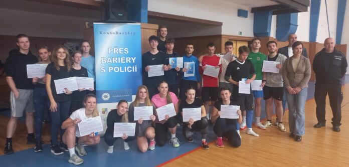 Policie testy bariery (2)