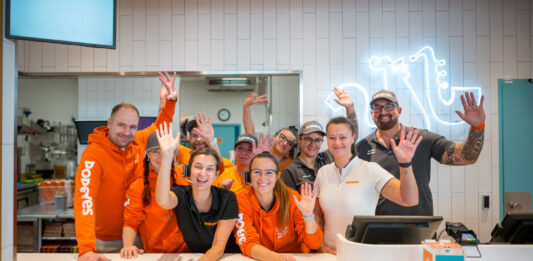 Popeyes otevřel první drive-thru pobočku v Česku, stojí u Milína