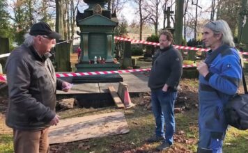 Co skrývaly pomníky hornické tragédie na příbramských hřbitovech