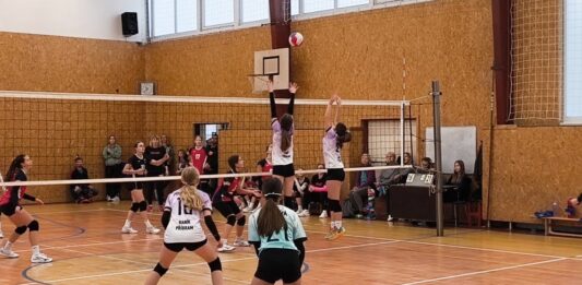 Příbramské volejbalistky ukázaly sílu! Z turnaje si připsaly dvě výhry a cenné zkušenosti