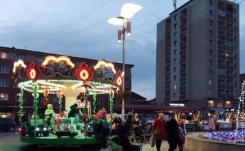 Stříbrná adventní neděle nabídne program na náměstí 17. listopadu