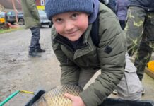 Rybáři z Rožmitálu chystají vánoční prodej kaprů, děti se připravovaly v sádce i na závodech