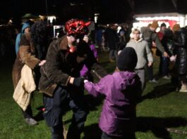 Mikuláš, čerti, andělé a Jaroslav Uhlíř bavili děti na Novém rybníku